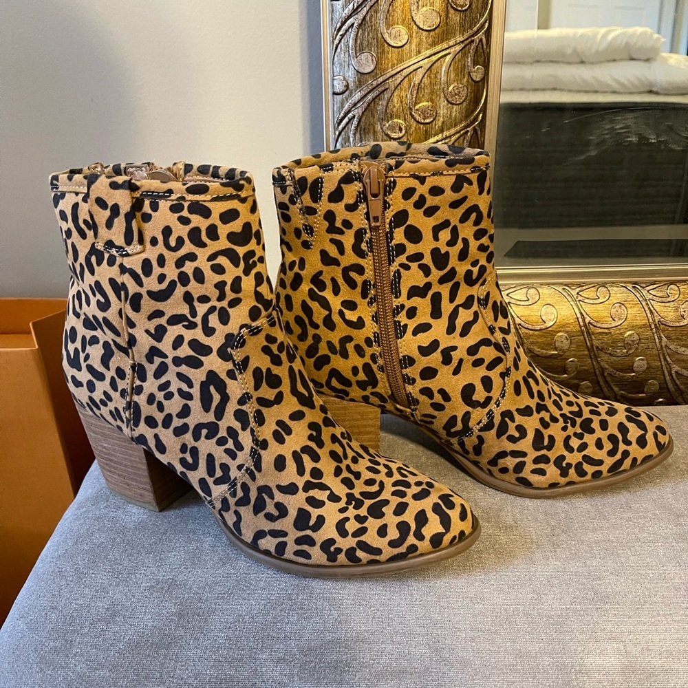 SOLD: Leopard Booties size 7